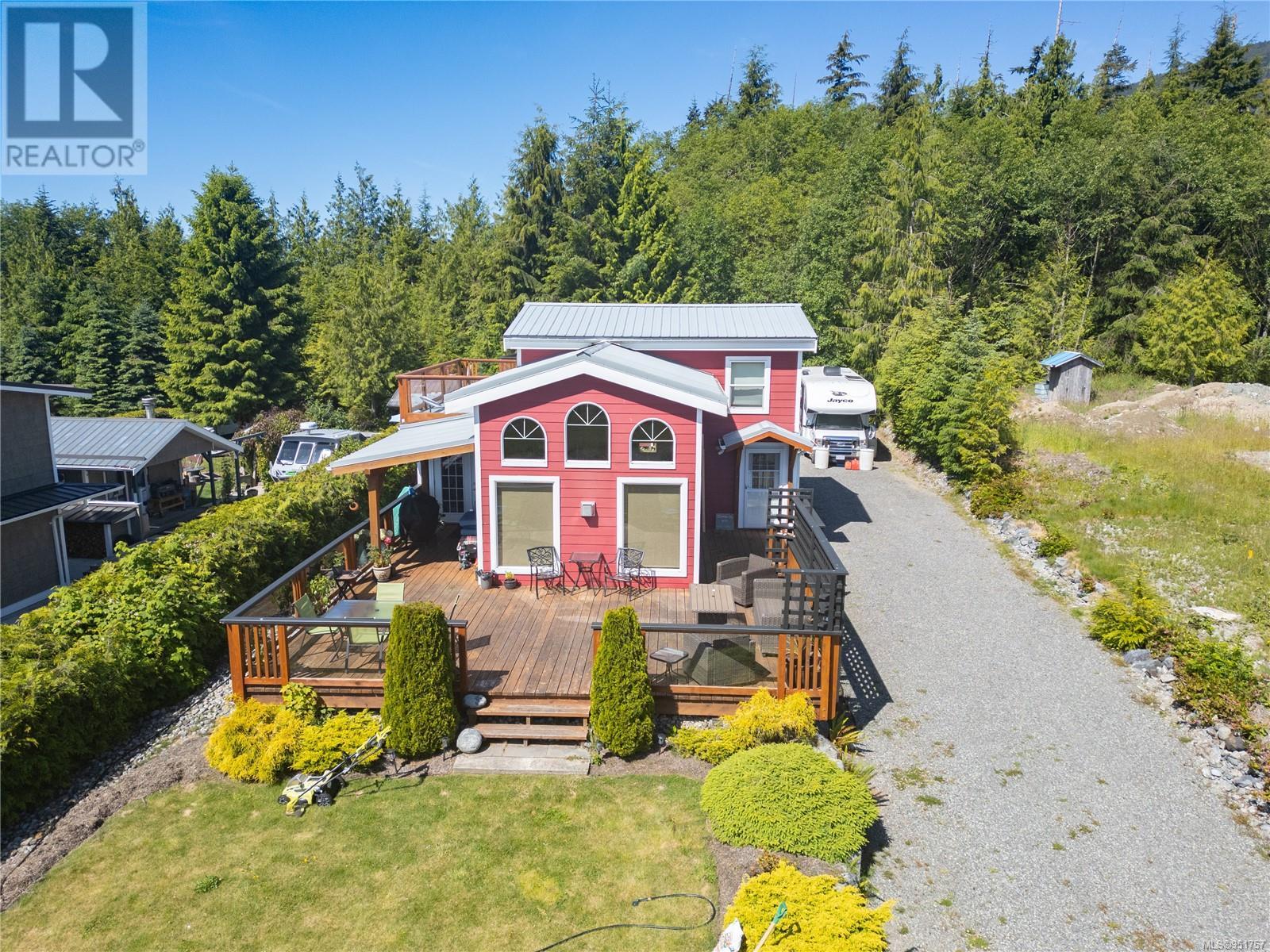 1045 Seventh Ave, Ucluelet, British Columbia  V0R 3A0 - Photo 3 - 951757