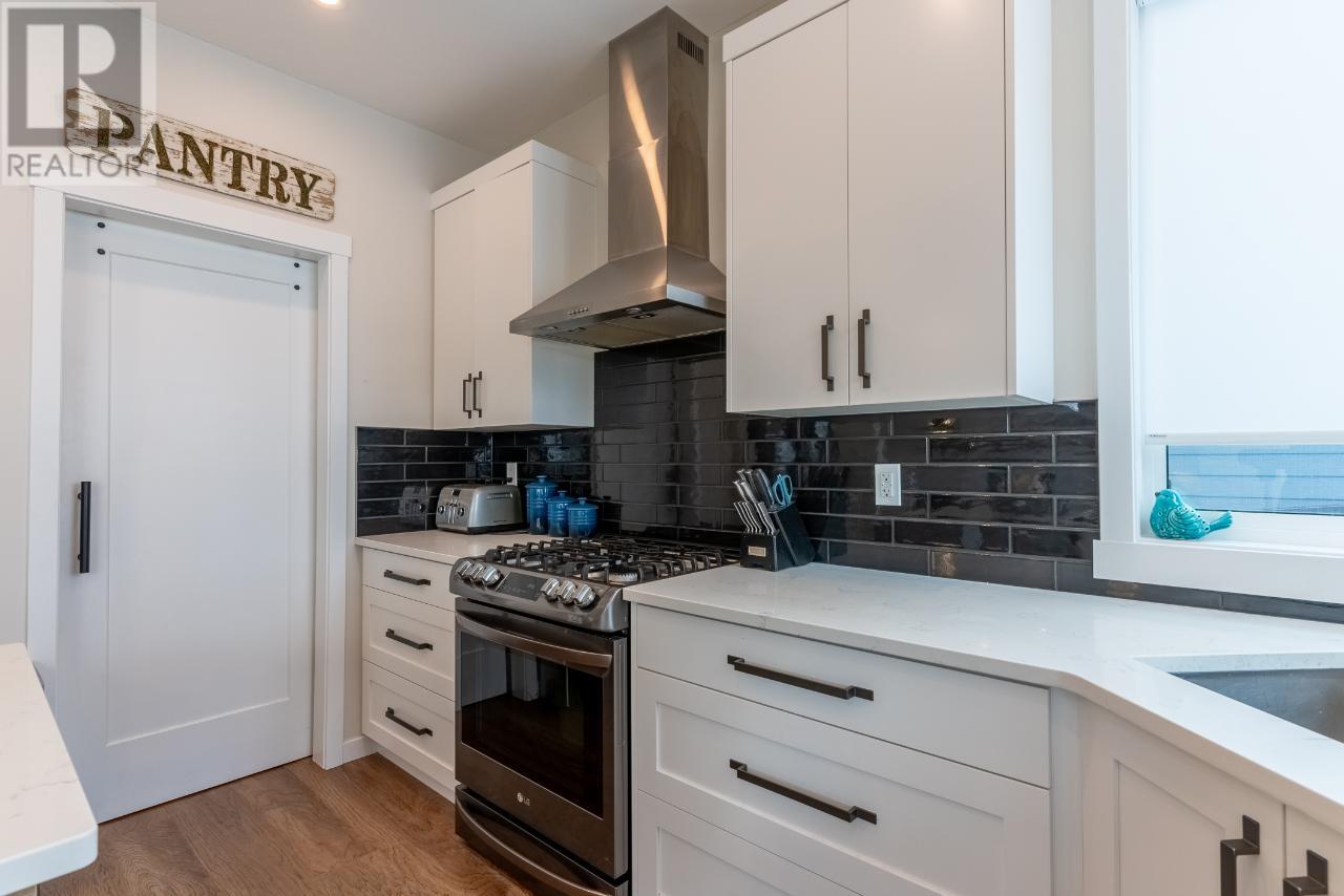 2738 Beachmount Cres, Kamloops, British Columbia  V2B 0E6 - Photo 11 - 176405