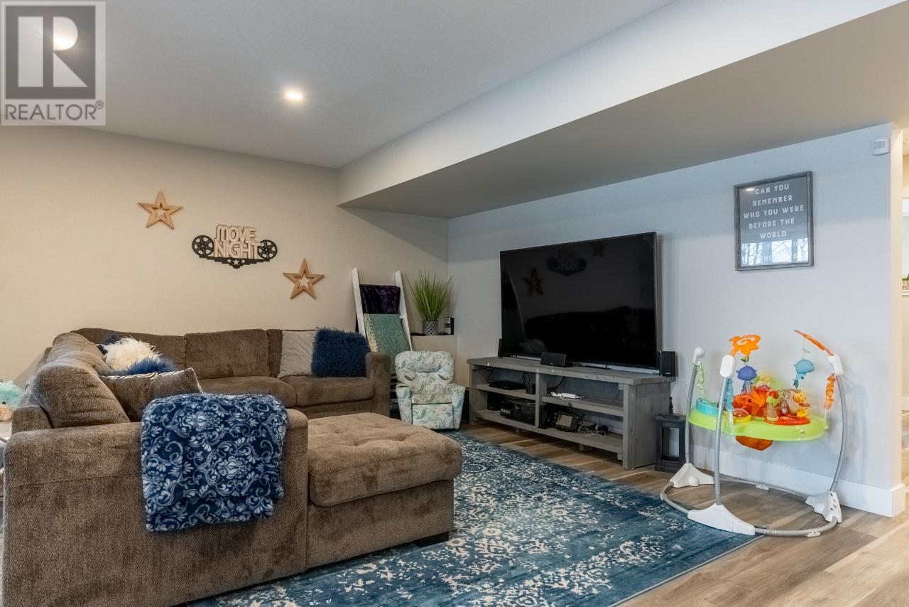 2738 Beachmount Cres, Kamloops, British Columbia  V2B 0E6 - Photo 26 - 176405