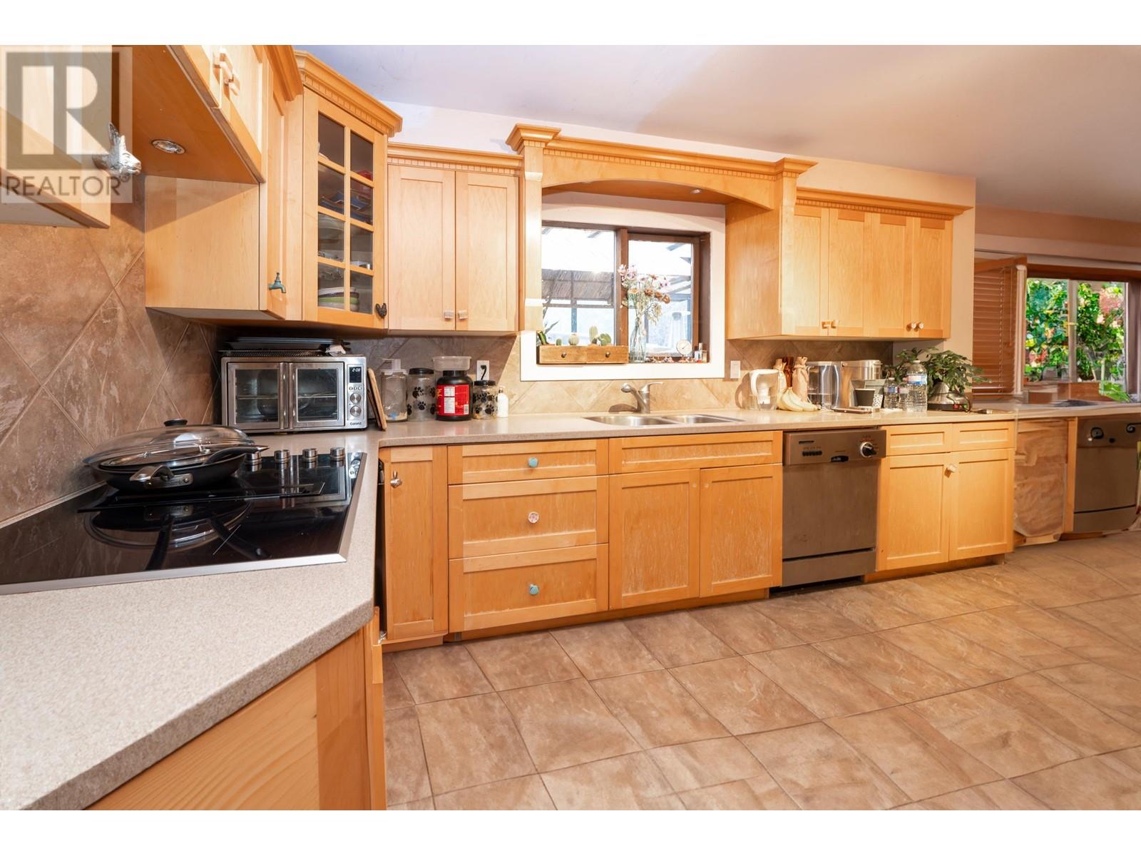 24640 110 Avenue, Maple Ridge, British Columbia  V2W 1G7 - Photo 2 - R2843978