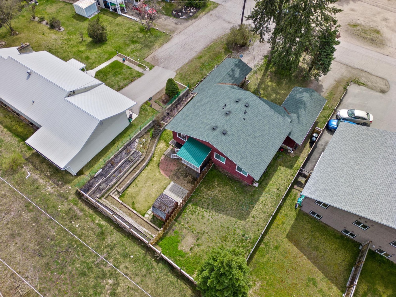 607 Christina Place, Castlegar, British Columbia  V1N 2K7 - Photo 2 - 2474674