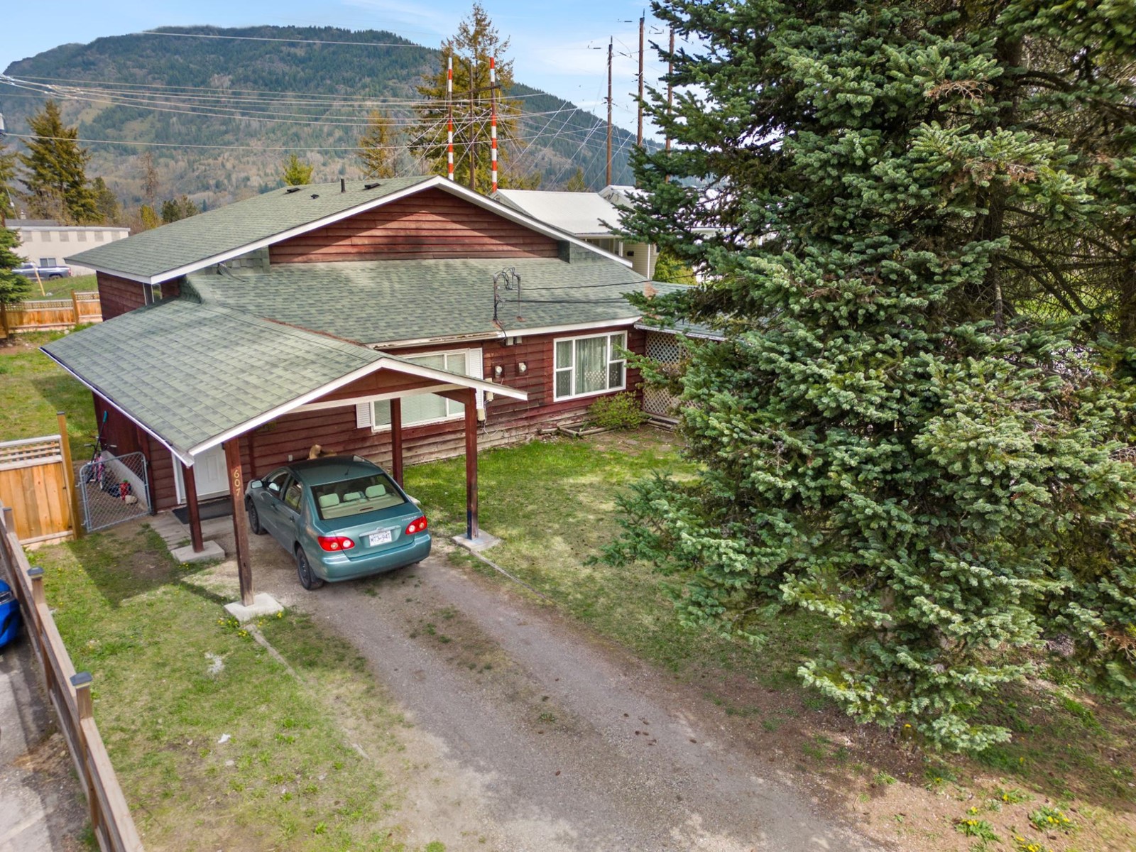 607 Christina Place, Castlegar, British Columbia  V1N 2K7 - Photo 1 - 2474674