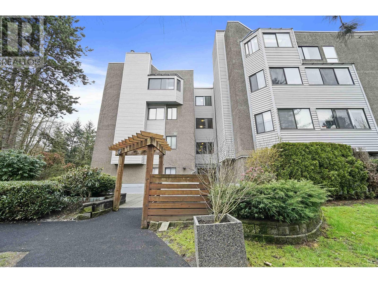 203 9584 Manchester Drive, Burnaby, British Columbia  V3N 4R1 - Photo 1 - R2844308