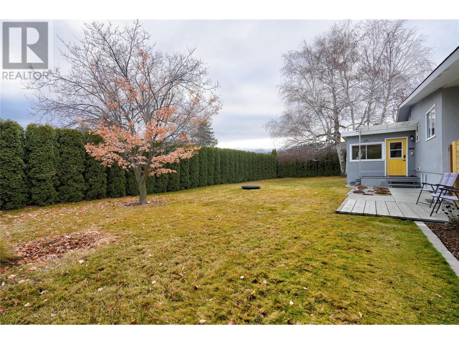 12241 Saunders Crescent Summerland