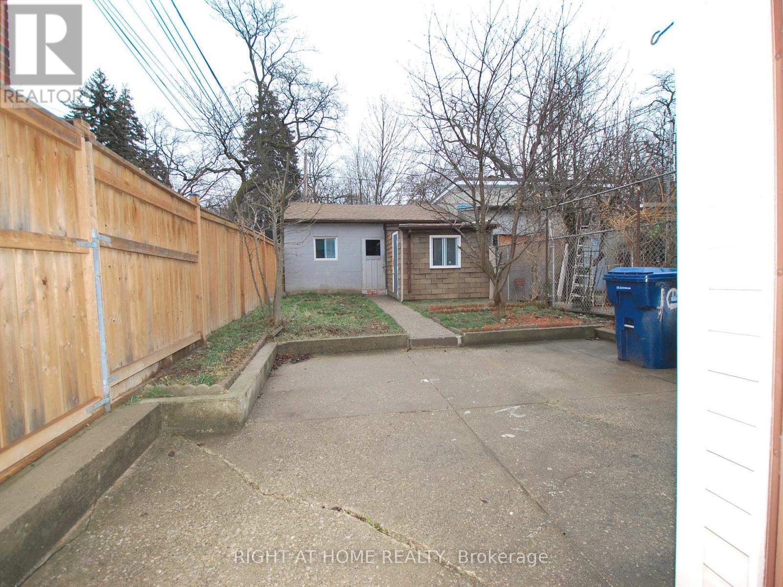 103 Mcroberts Avenue, Toronto, Ontario  M6E 4P3 - Photo 14 - W8013784