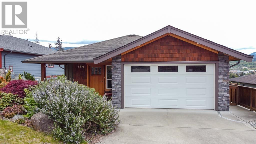 5878 Medusa Street, Sechelt, British Columbia  V0N 1V0 - Photo 1 - R2844674