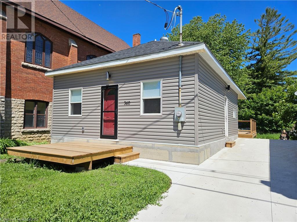 360 Frank Street, Wiarton, Ontario  N0H 2T0 - Photo 1 - 40534075