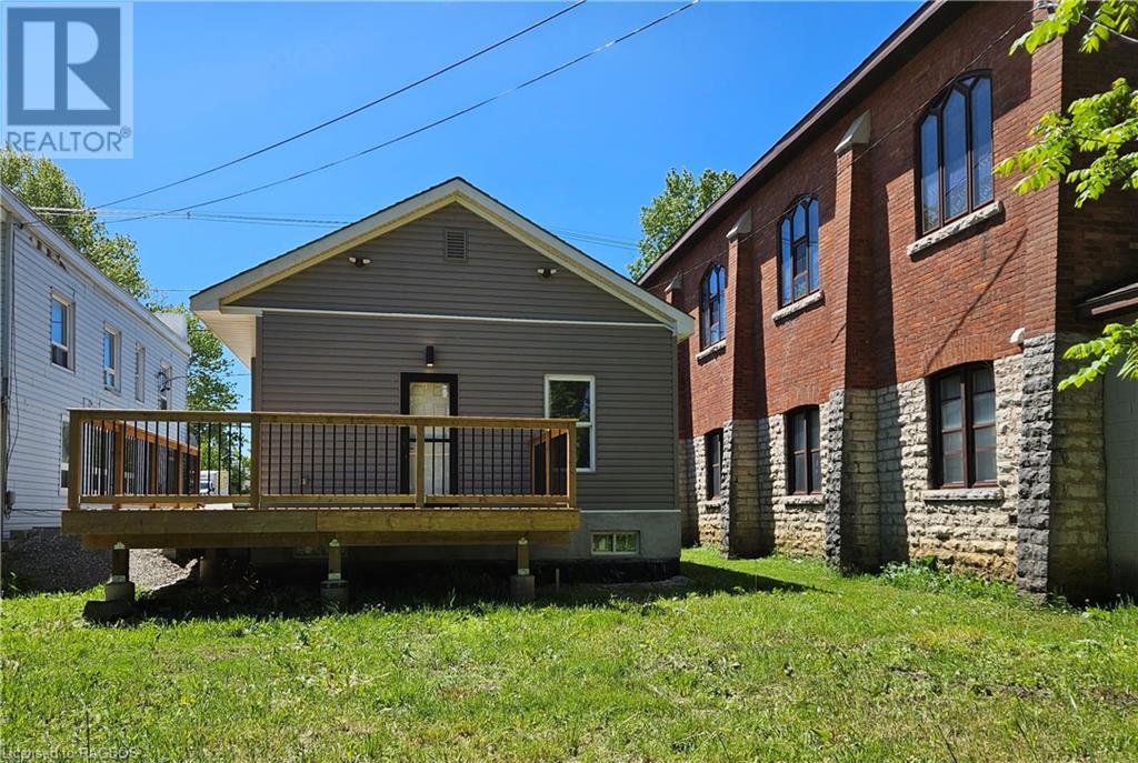360 Frank Street, Wiarton, Ontario  N0H 2T0 - Photo 2 - 40534075