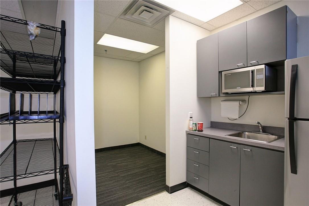 2150 Winston Park Drive, Unit #200/14, Oakville, Ontario  L6H 5W1 - Photo 10 - H4184183