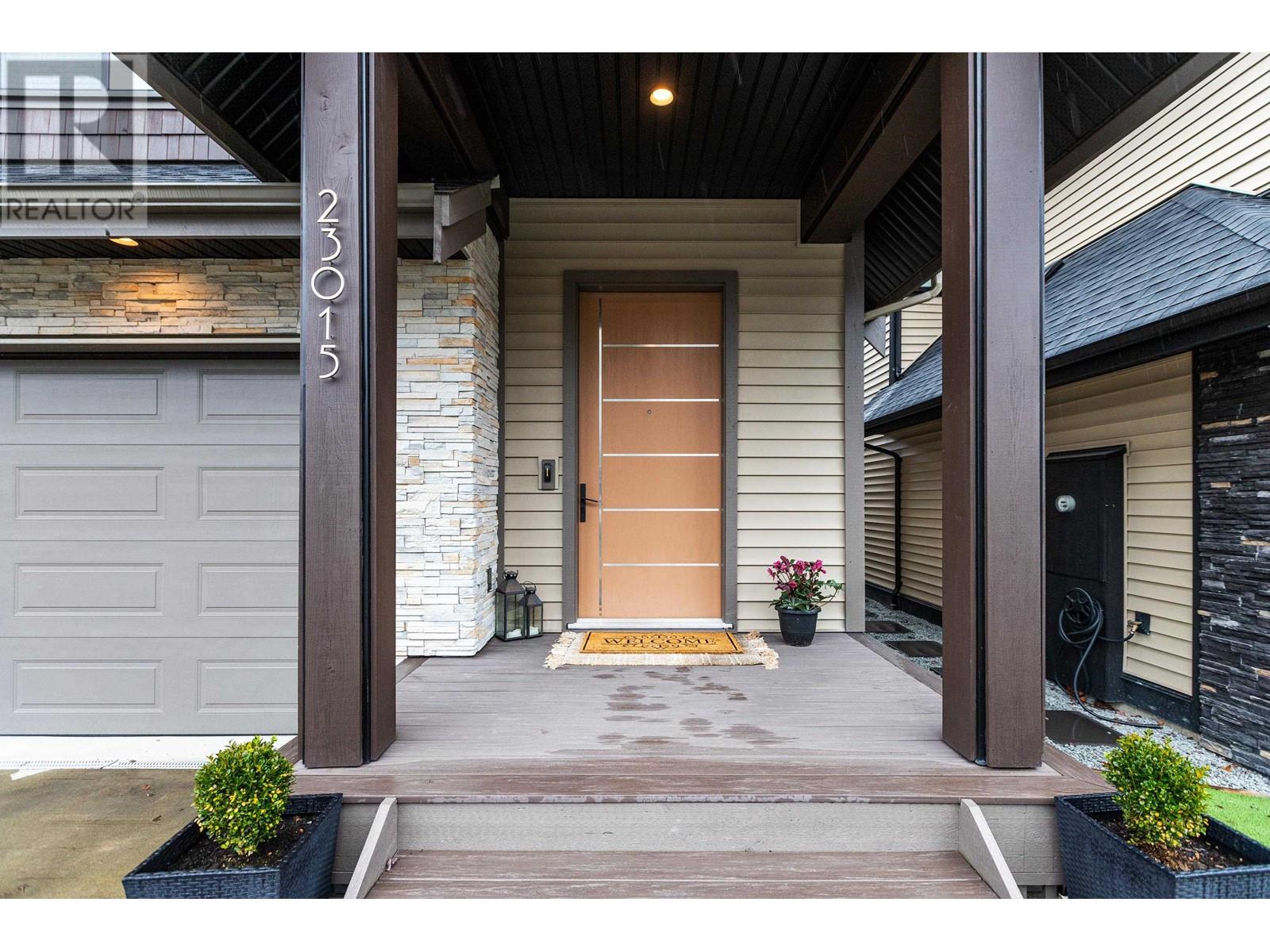 23015 136 Avenue, Maple Ridge, British Columbia  V4R 0G4 - Photo 2 - R2845081