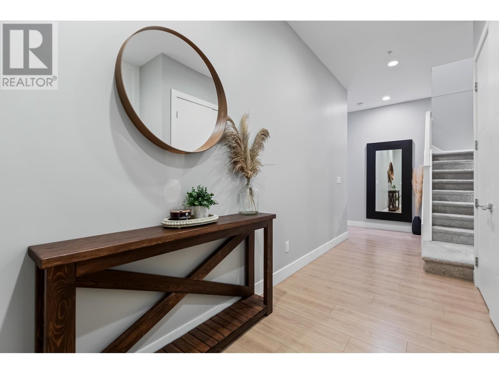 23015 136 Avenue, Maple Ridge, British Columbia  V4R 0G4 - Photo 3 - R2845081