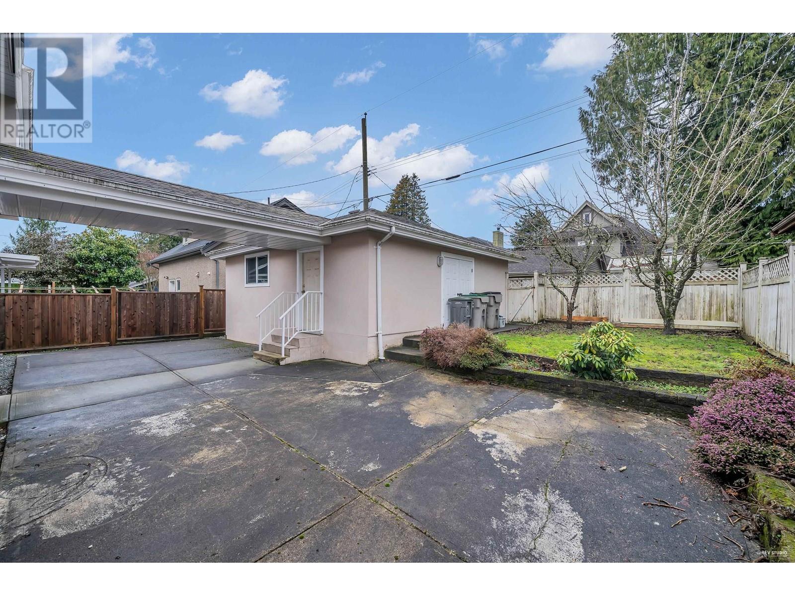 Listing Picture 31 of 32 : 1945 W 44TH AVENUE, Vancouver / 溫哥華 - 魯藝地產 Yvonne Lu Group - MLS Medallion Club Member