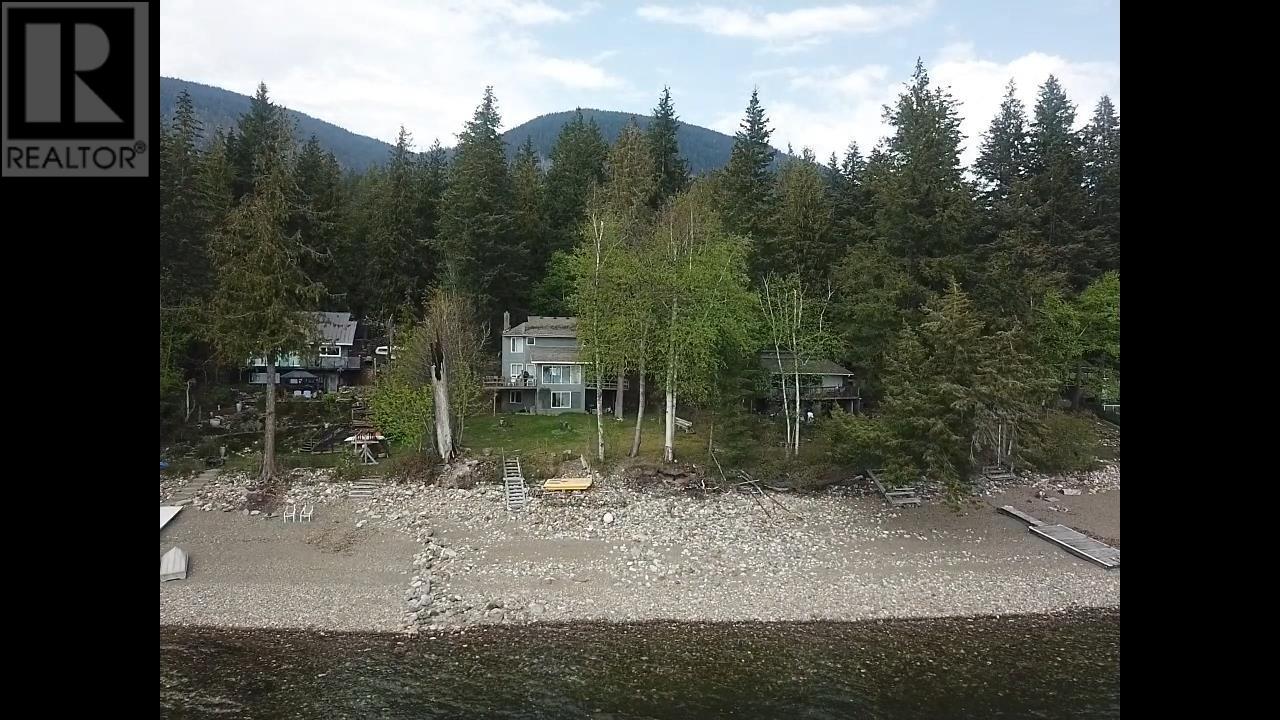 7892 Gardiner Road, Anglemont, British Columbia  V0E 1M8 - Photo 6 - 10302248