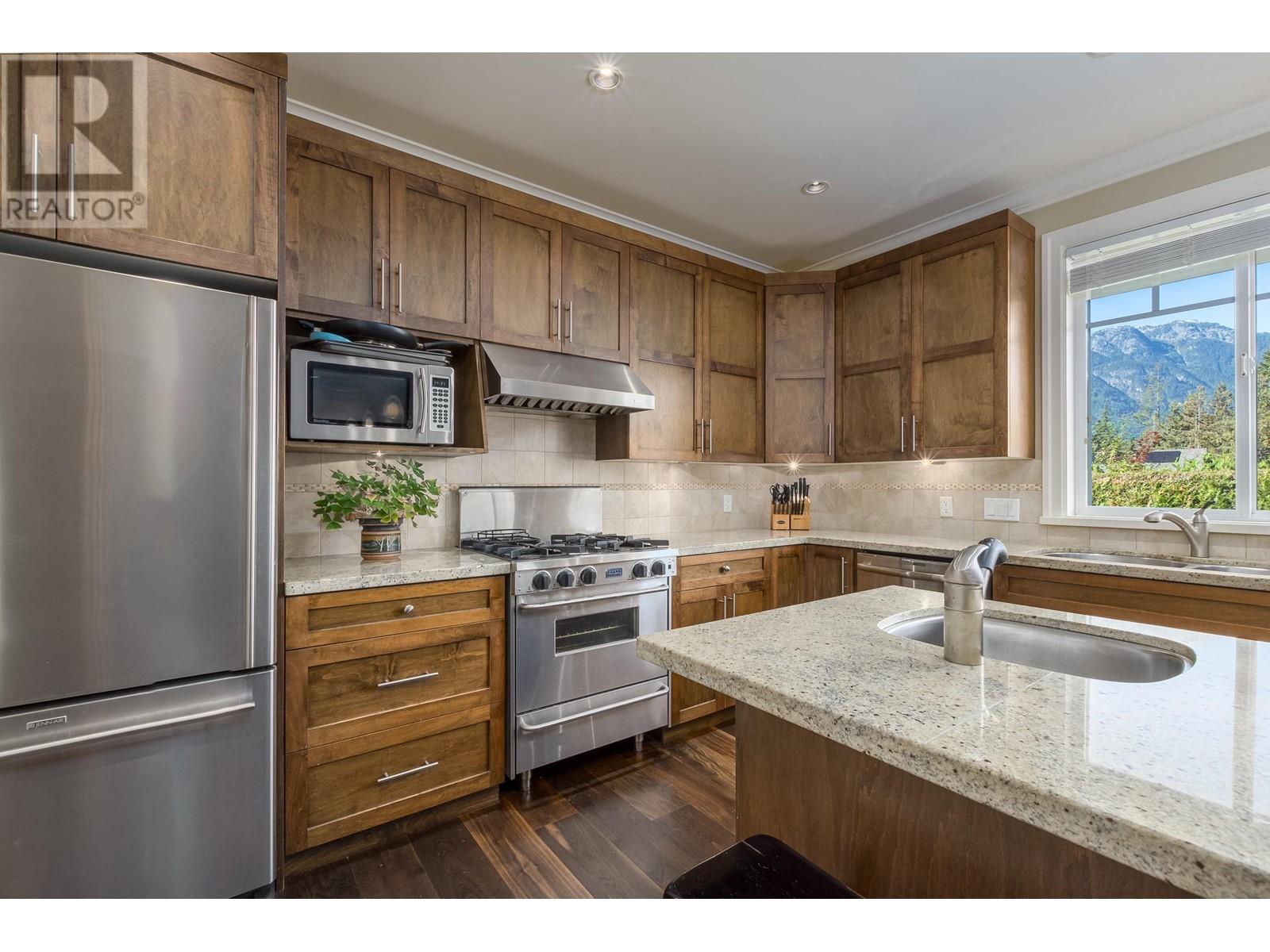1017 Condor Place, Squamish, British Columbia  V8B 0P4 - Photo 10 - R2845217