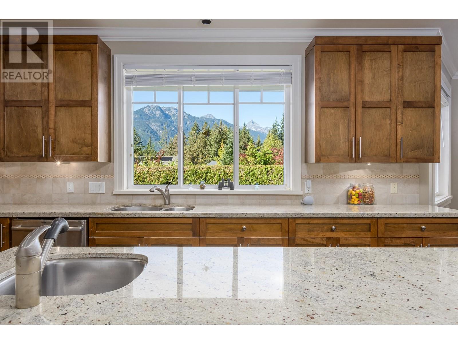 1017 Condor Place, Squamish, British Columbia  V8B 0P4 - Photo 11 - R2845217