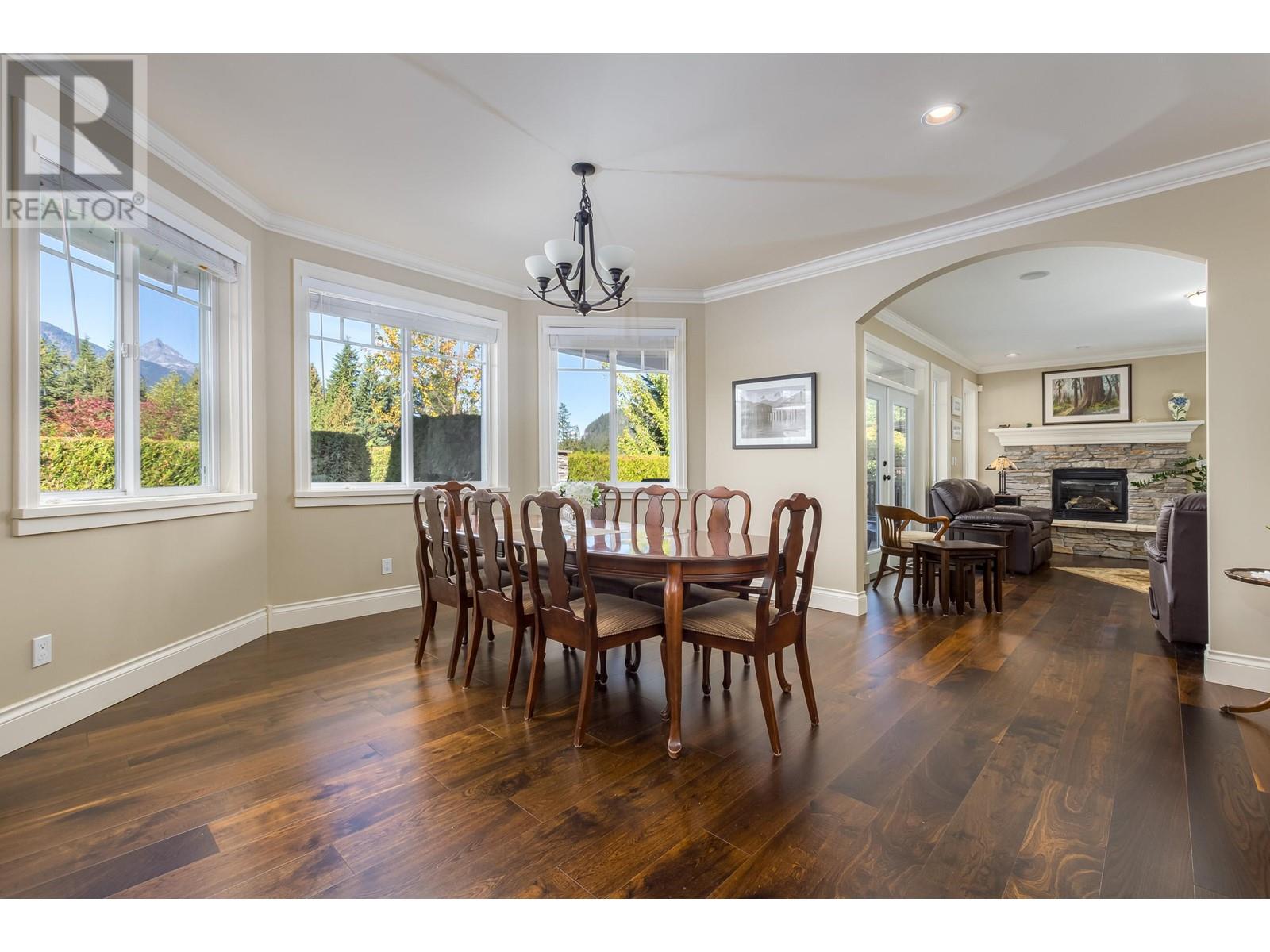 1017 Condor Place, Squamish, British Columbia  V8B 0P4 - Photo 3 - R2845217