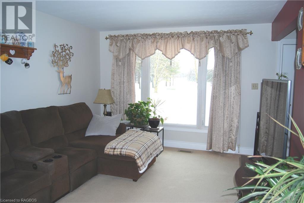 18 James Street E, Clifford, Ontario N0G 1M0 (26462129) Ron Hopper