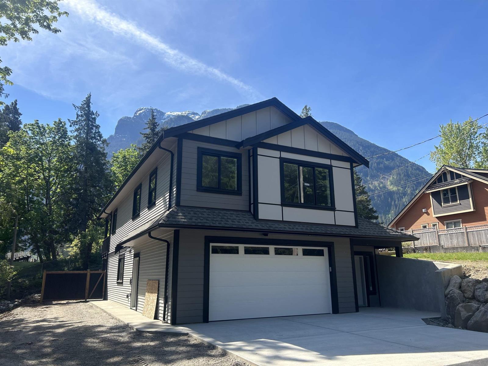 696 HUDSON BAY STREET, hope, British Columbia