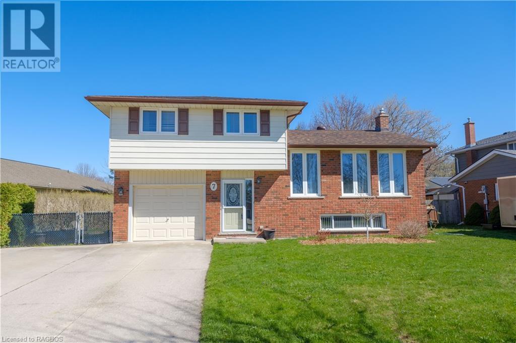 7 Penetangore Row S, Kincardine, Ontario  N2Z 2N6 - Photo 1 - 40535159