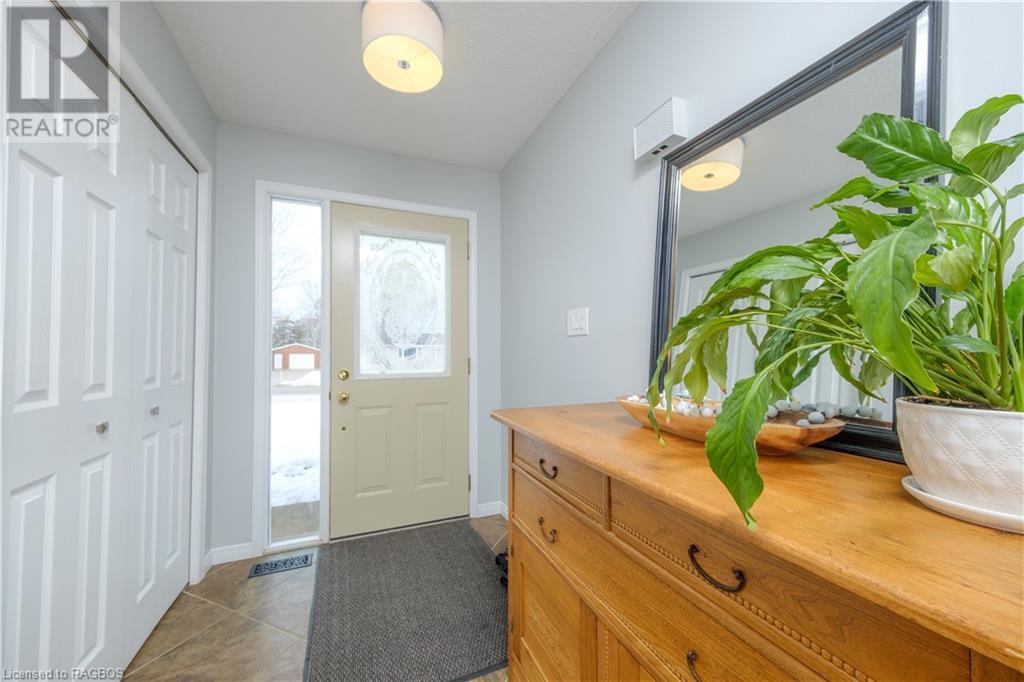 7 Penetangore Row S, Kincardine, Ontario  N2Z 2N6 - Photo 5 - 40535159