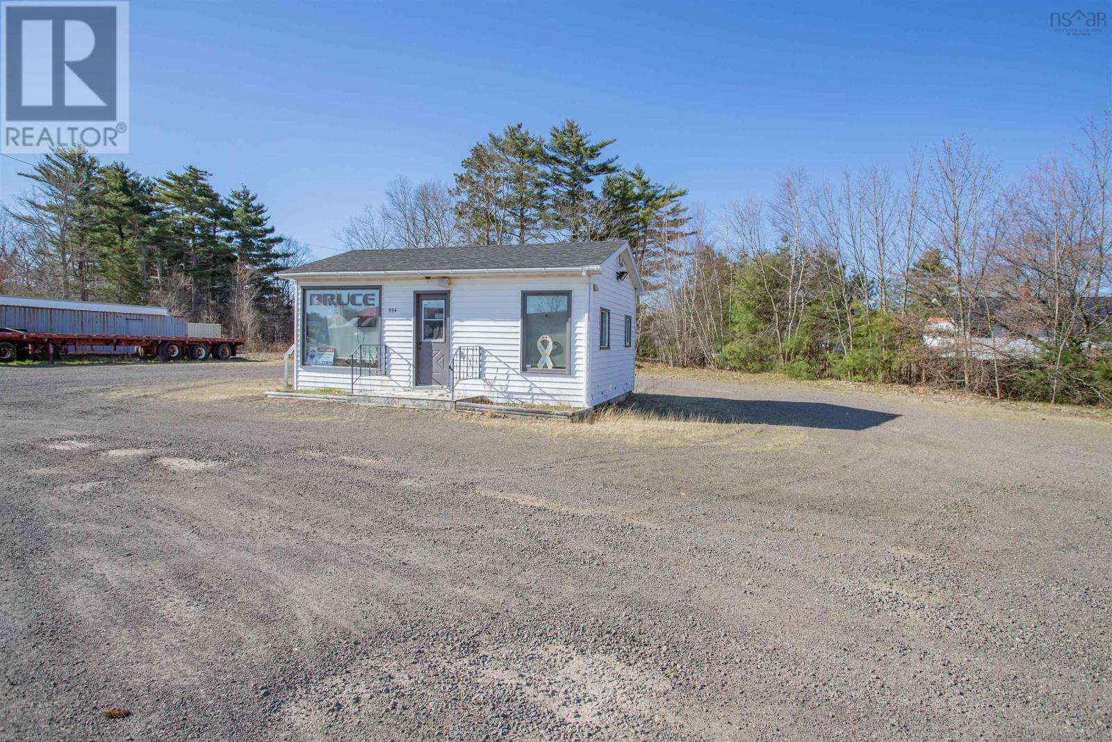 994 Central Avenue, Greenwood, Nova Scotia  B0P 1R0 - Photo 3 - 202401887
