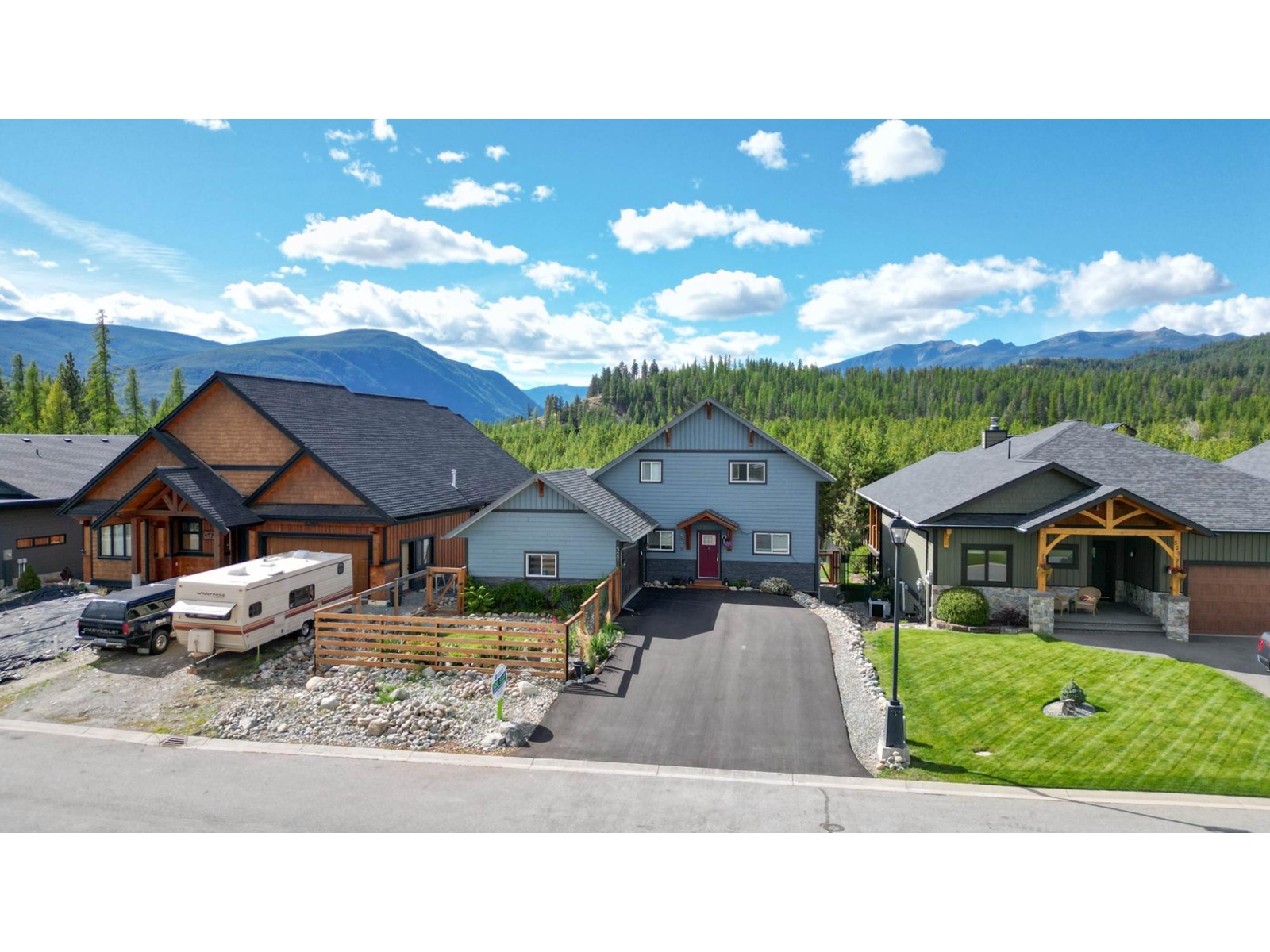 527 Forest Crowne Drive, Marysville, British Columbia  V1A 3G4 - Photo 2 - 2474756