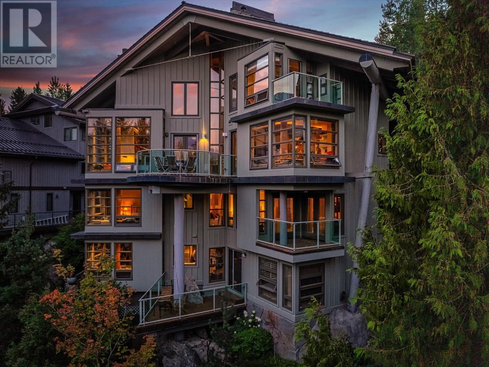 3359 Osprey Place, Whistler, British Columbia  V8E 0B8 - Photo 2 - R2811255