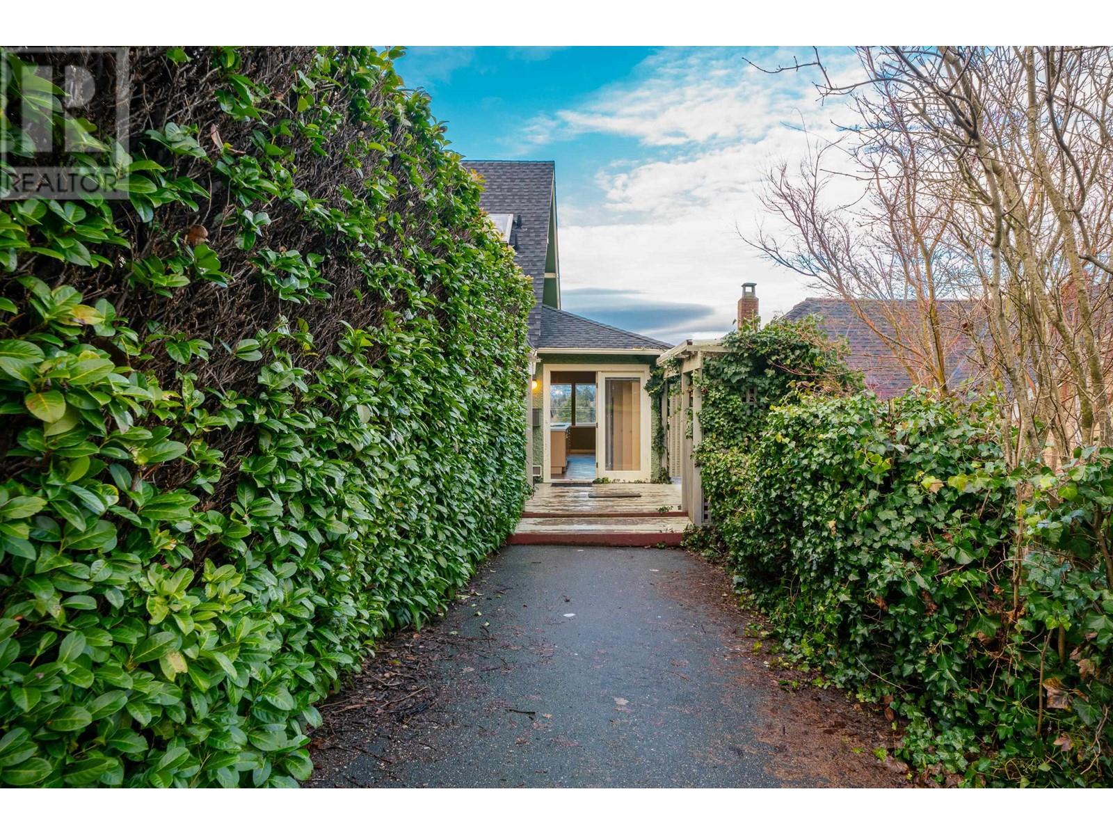 1963 W 35th Avenue, Vancouver, British Columbia  V6M 1H8 - Photo 3 - R2845789