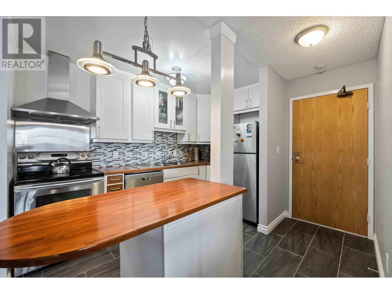 305 12170 222 Street, Maple Ridge, British Columbia  V2X 8H1 - Photo 2 - R2845887