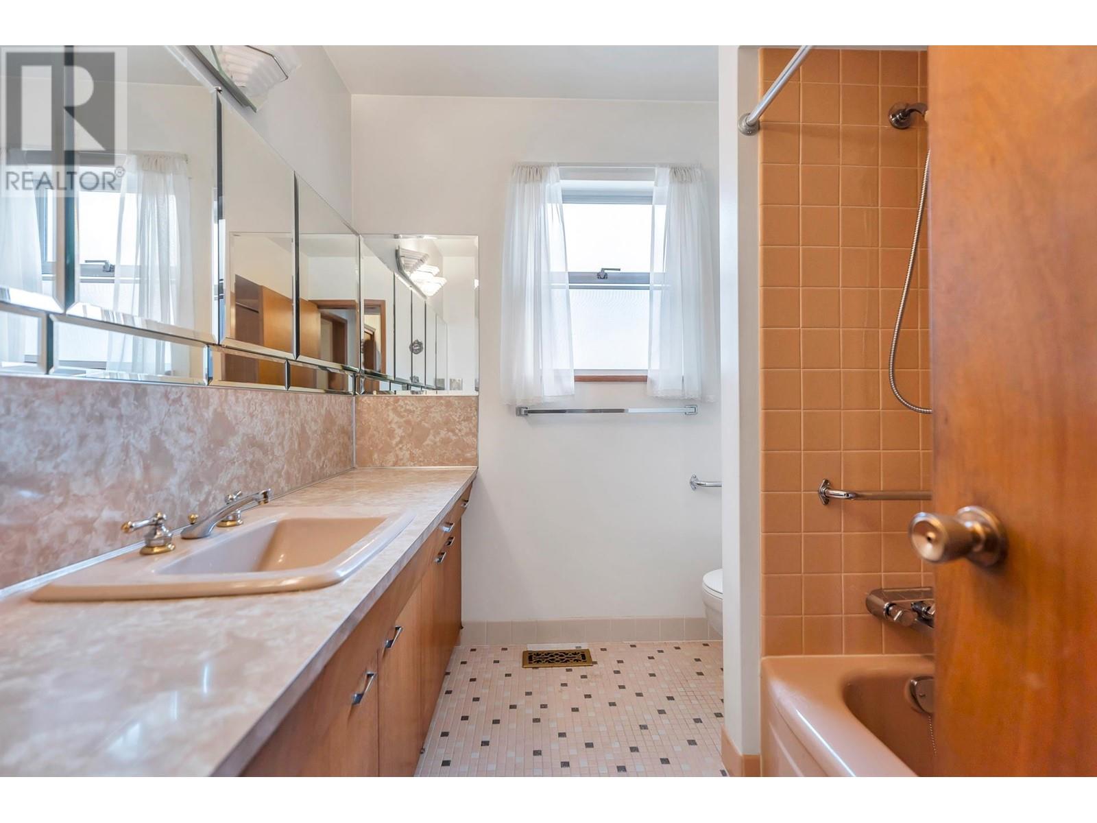 2425 Kitchener Street, Vancouver, British Columbia  V5K 3C4 - Photo 12 - R2845885