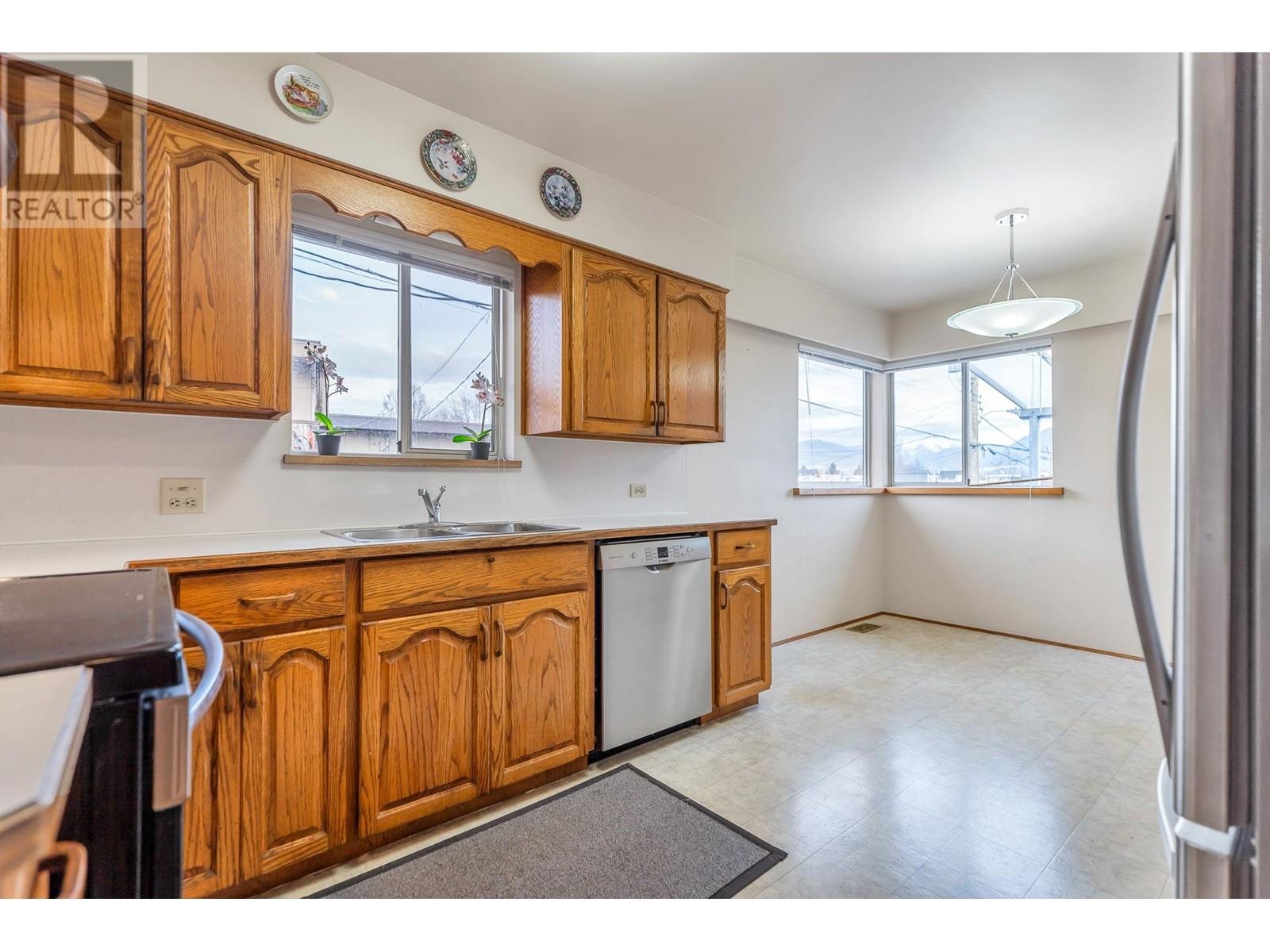 2425 Kitchener Street, Vancouver, British Columbia  V5K 3C4 - Photo 2 - R2845885