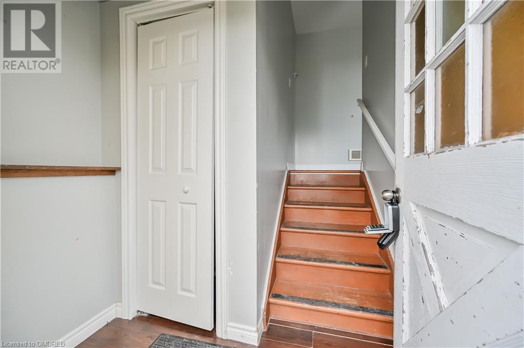 18 Antwerp Street, St. Catharines, Ontario  L2S 1V8 - Photo 3 - 40535886