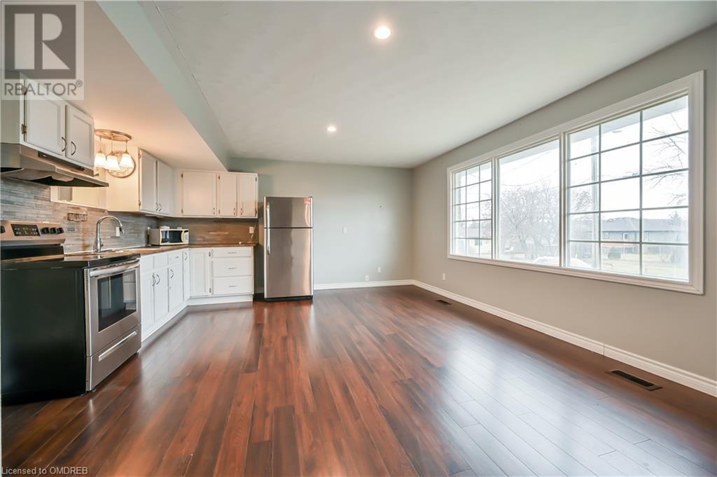 18 Antwerp Street, St. Catharines, Ontario  L2S 1V8 - Photo 4 - 40535886