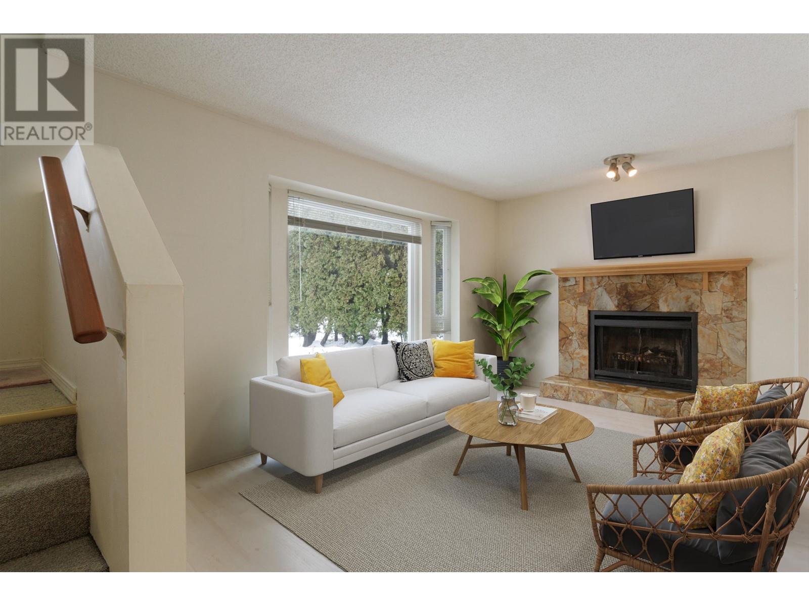 21579 Cherrington Avenue, Maple Ridge, British Columbia  V2X 8R2 - Photo 2 - R2845923