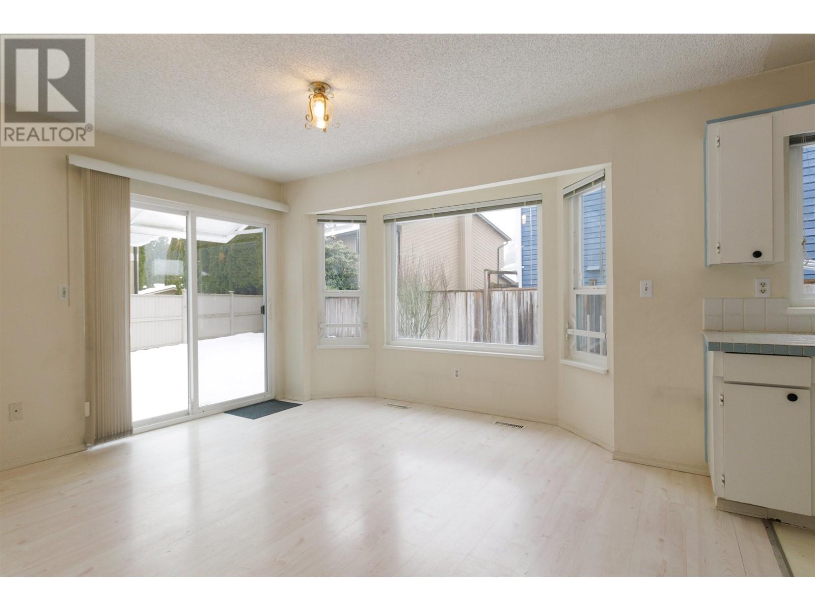 21579 Cherrington Avenue, Maple Ridge, British Columbia  V2X 8R2 - Photo 6 - R2845923