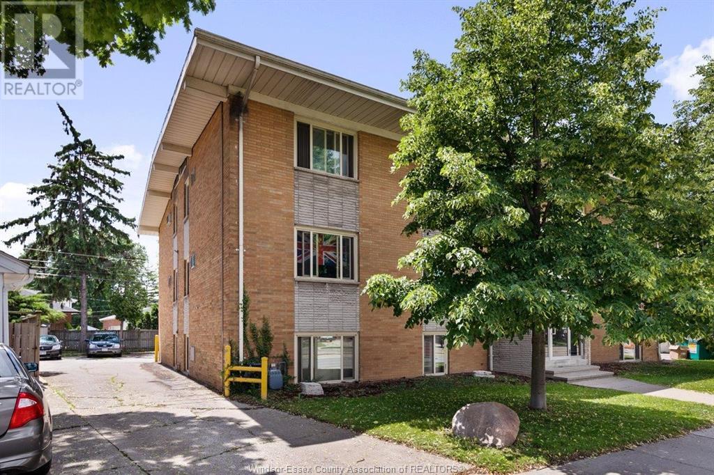 7555 WYANDOTTE East, windsor, Ontario