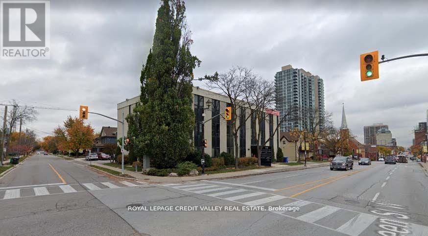 #201 -118 Queen St W, Brampton, Ontario  L6V 1B1 - Photo 1 - W8036994