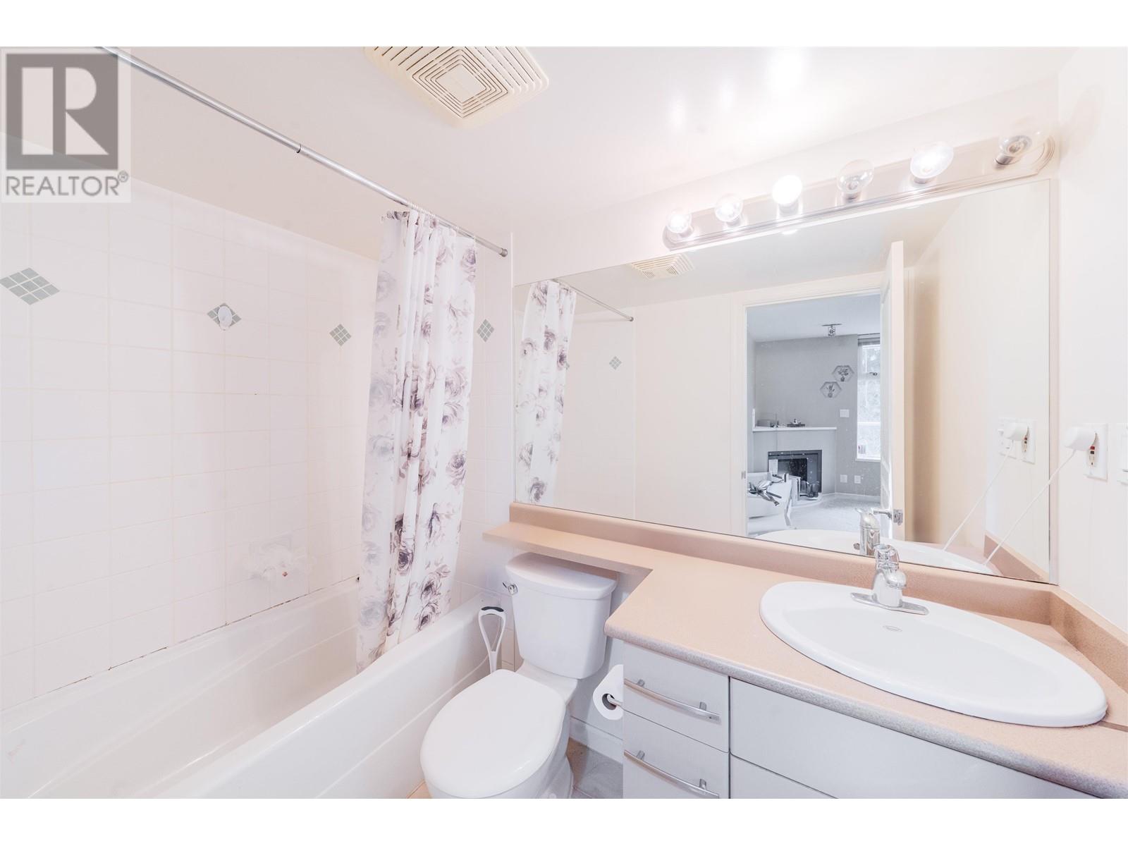 109 9298 University Crescent, Burnaby, British Columbia  V5A 4X8 - Photo 3 - R2845097