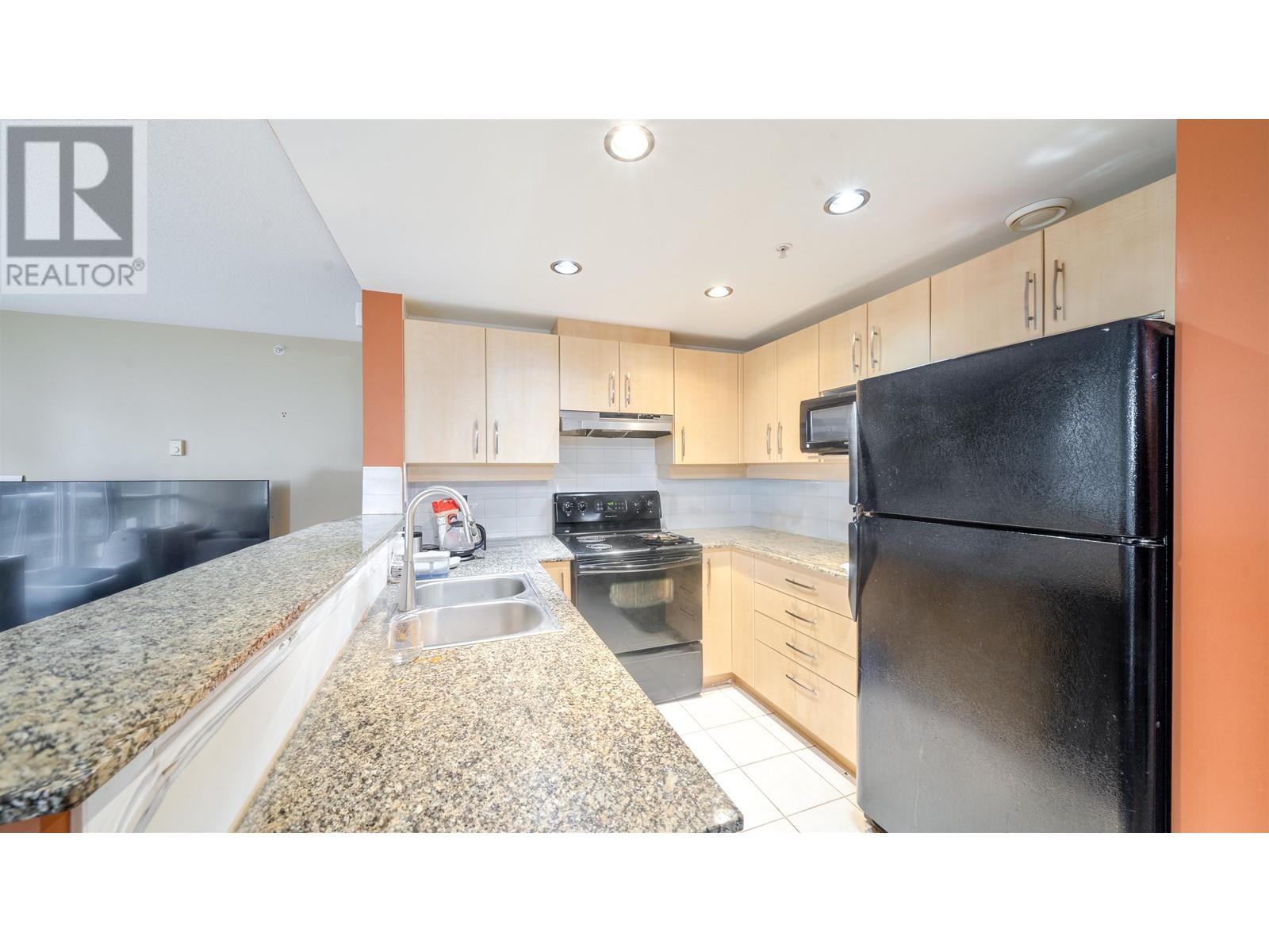 109 9298 University Crescent, Burnaby, British Columbia  V5A 4X8 - Photo 1 - R2845097