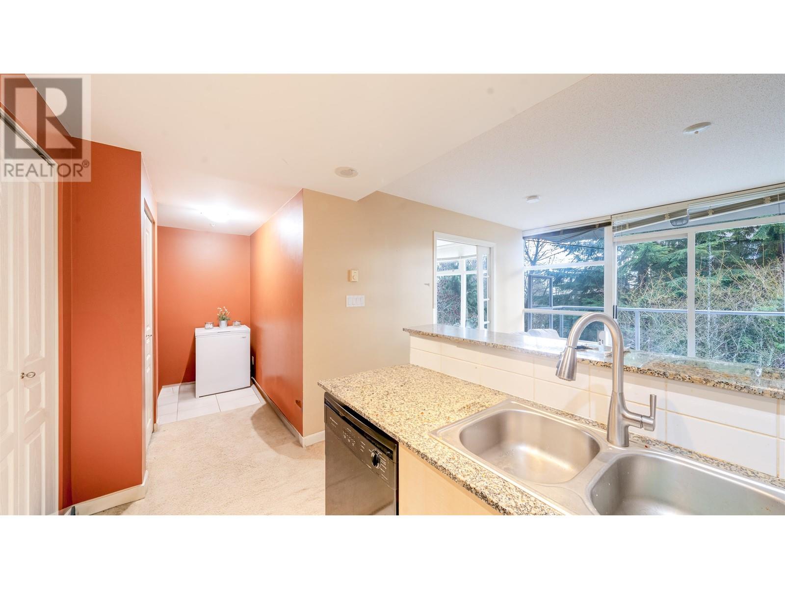 109 9298 University Crescent, Burnaby, British Columbia  V5A 4X8 - Photo 2 - R2845097
