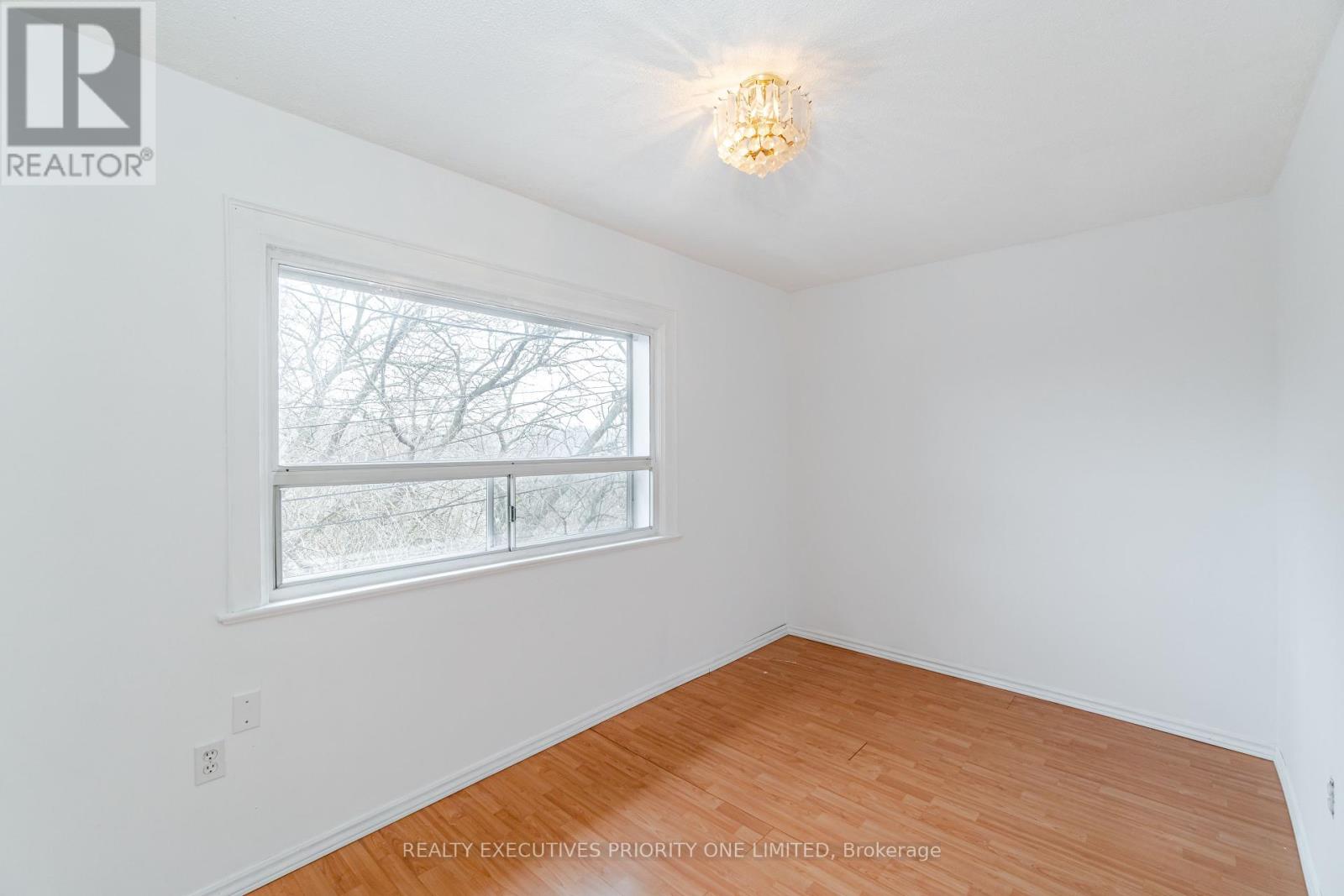 11 Humber Hill Ave, Toronto, Ontario  M6S 4R9 - Photo 16 - W8037548