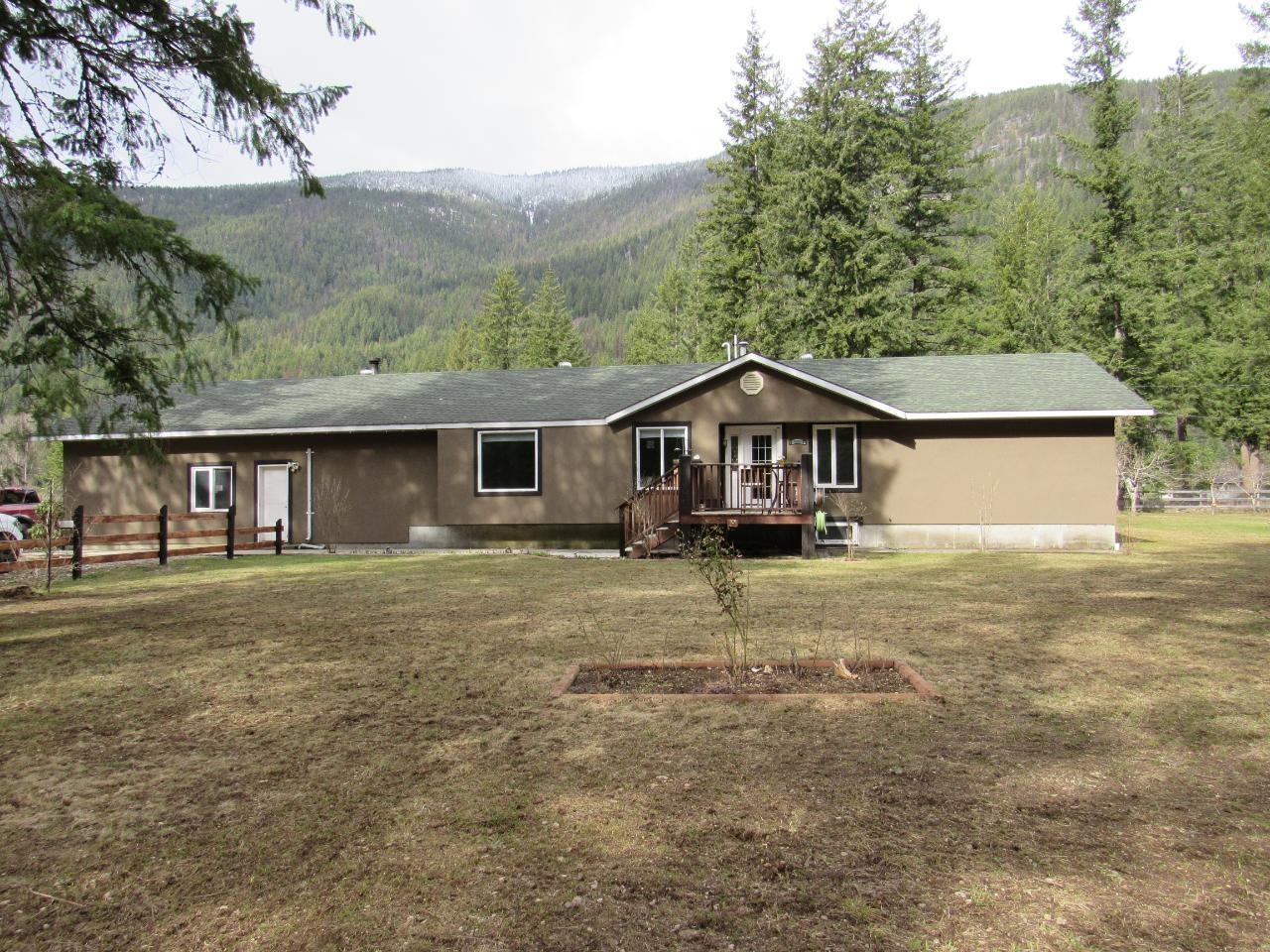 2015 Highway 3a, Castlegar, British Columbia  V1N 4N1 - Photo 41 - 2474776