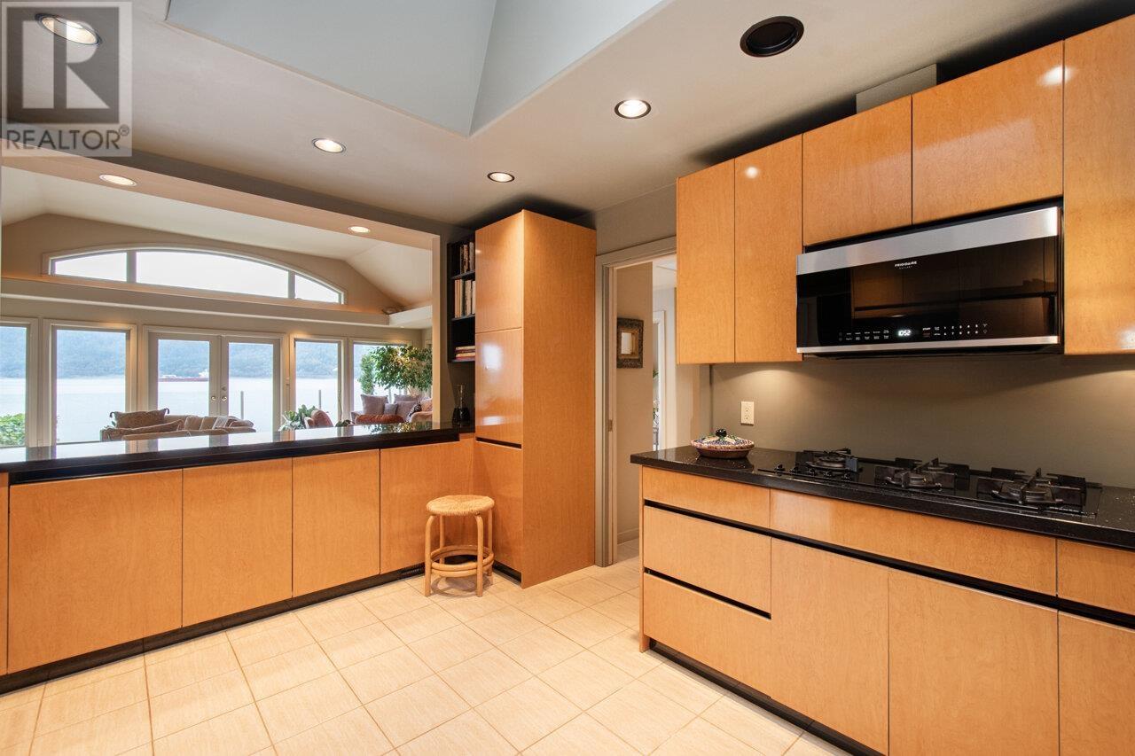 4527 Stonehaven Avenue, North Vancouver, British Columbia  V7G 1E7 - Photo 21 - R2846279