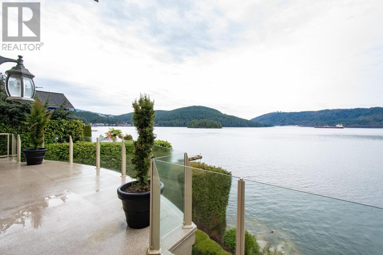 4527 Stonehaven Avenue, North Vancouver, British Columbia  V7G 1E7 - Photo 5 - R2846279