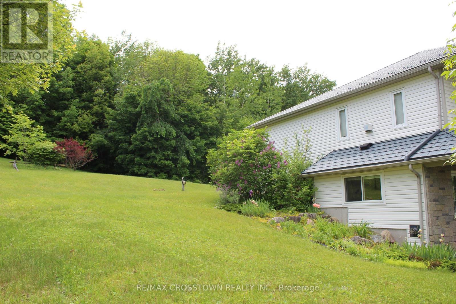 30 Ironwood Tr, Oro-Medonte, Ontario  L0K 1E0 - Photo 5 - S8040076