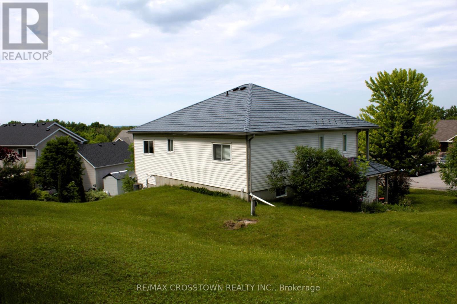 30 Ironwood Tr, Oro-Medonte, Ontario  L0K 1E0 - Photo 6 - S8040076