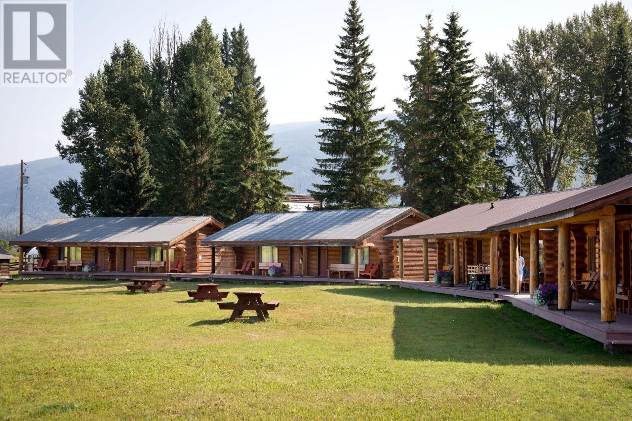 5565 Clearwater Valley Rd, Clearwater, British Columbia   - Photo 1 - 176536