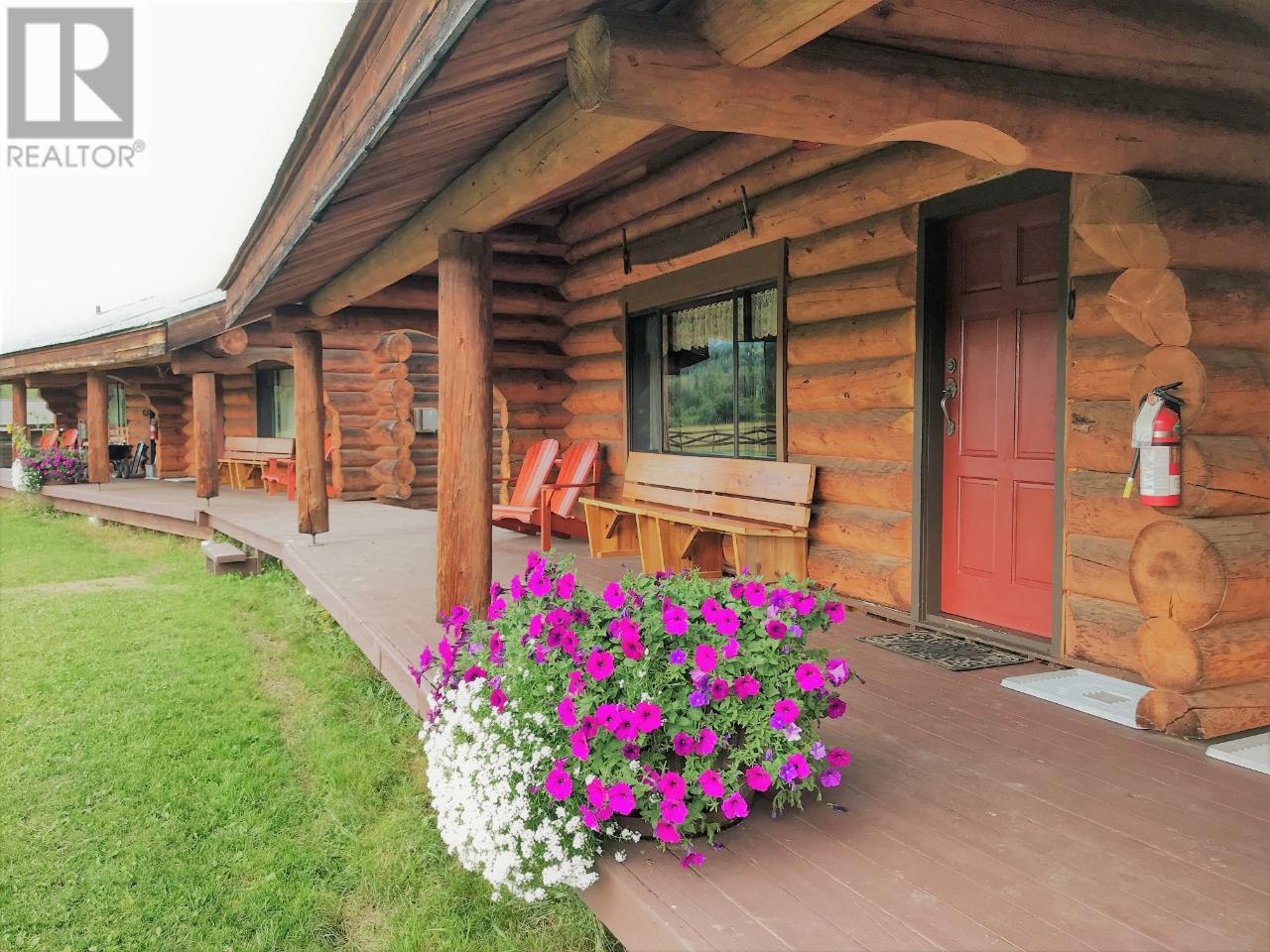 5565 Clearwater Valley Rd, Clearwater, British Columbia   - Photo 2 - 176536