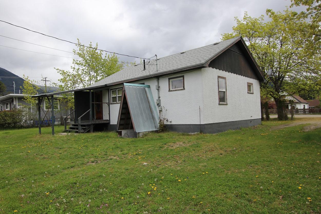 312 6th Avenue, Nakusp, British Columbia  V0G 1R0 - Photo 11 - 2474779