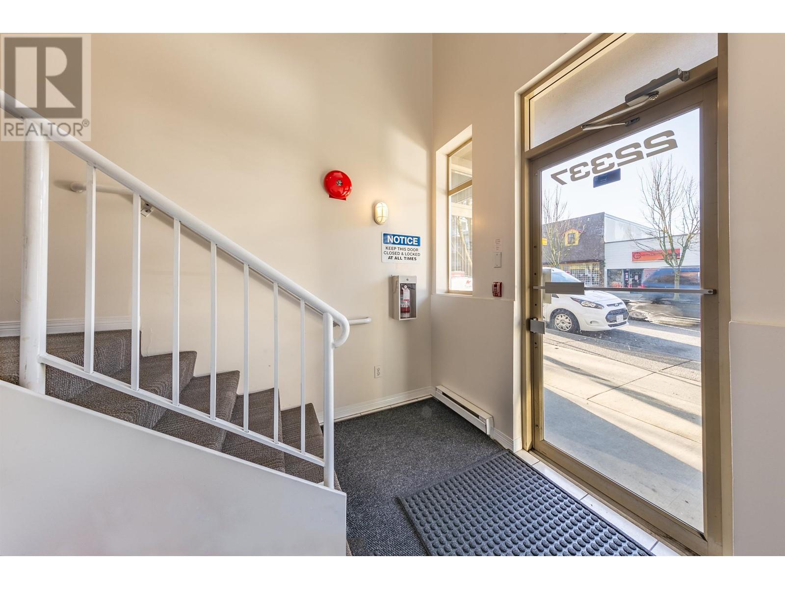 102 22337 Lougheed Highway, Maple Ridge, British Columbia  V2X 2T3 - Photo 8 - C8055624